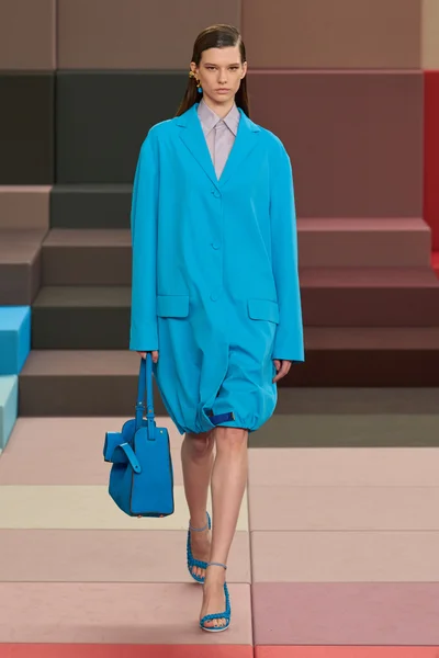 Look 10